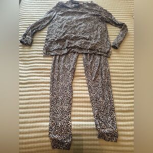 Secret Treasures Womens Leopard M Long Sleeve Lounge set Gray Black